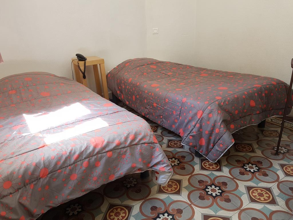 Hotel Des Poetes Avec Parking Sur Reservation Beziers Ngoại thất bức ảnh