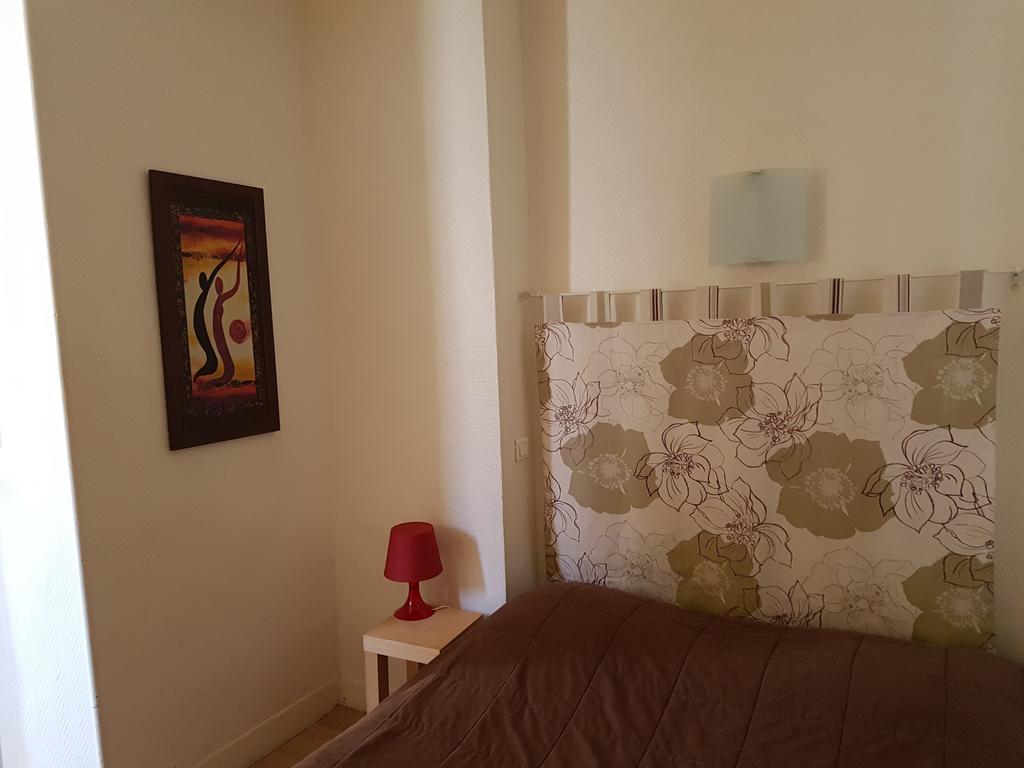 Hotel Des Poetes Avec Parking Sur Reservation Beziers Ngoại thất bức ảnh
