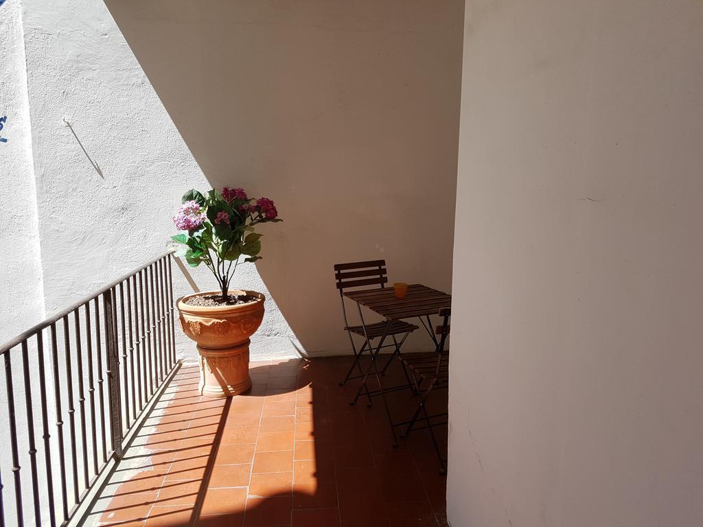 Hotel Des Poetes Avec Parking Sur Reservation Beziers Ngoại thất bức ảnh